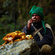 Illustration for article titled Stunning photos show the ancient tradition of honey hunting in Nepal